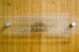 DIICC rebautizó su sala de reuniones en honor a docente César González (Q.E.P.D)