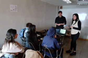 Telecomunicaciones UdeC realiza charla en Preuniversitario Pedro de Valdivia