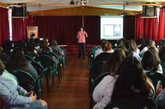 Investigaciones de docentes FI fueron parte de “Científicas al Aula” en liceo ETP