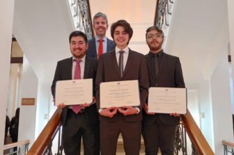 Egresados de la FI reciben premios del Instituto de Ingenieros de Chile