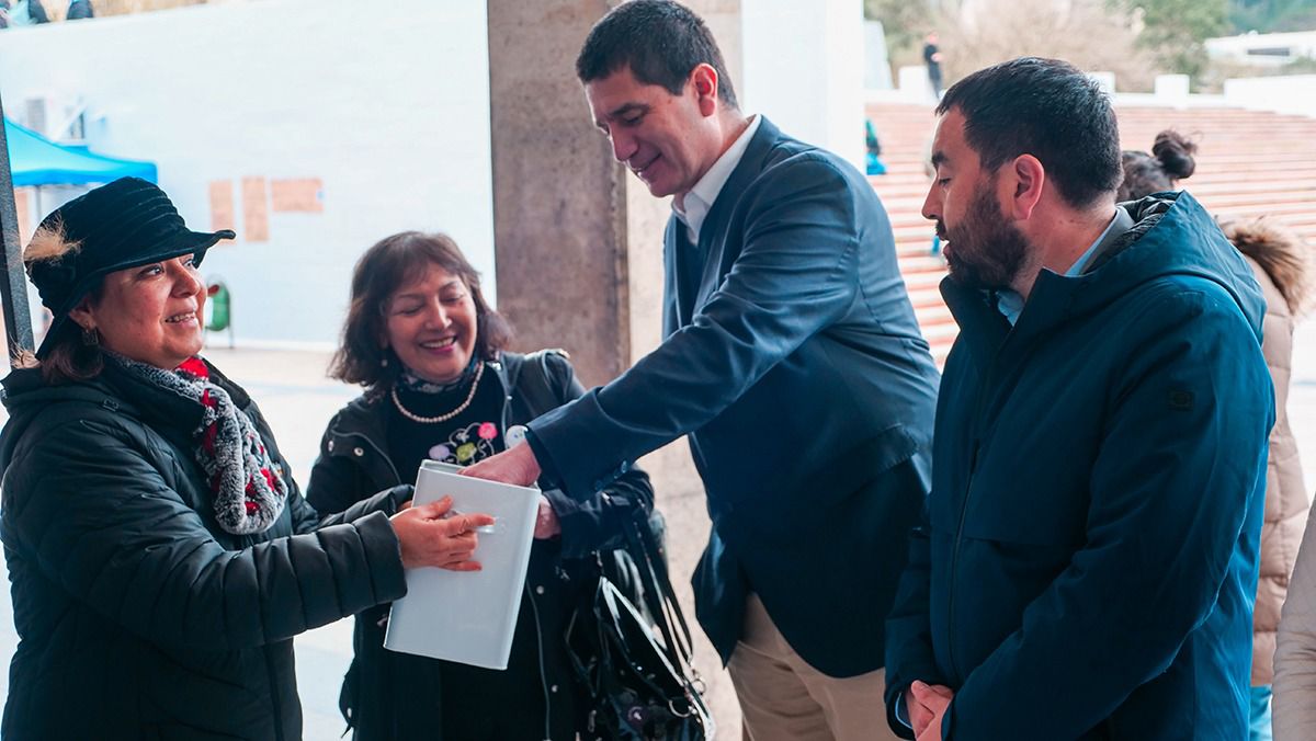 Feria Día del Padre reunió a emprendedoras del Programa FEM Biobío en una jornada exitosa de comercialización