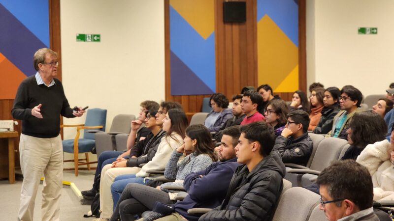 Dr. Brian Andrews de la U. de Oxford se reunió con ingenieros UdeC para continuar el desarrollo de dispositivos médicos no invasivos