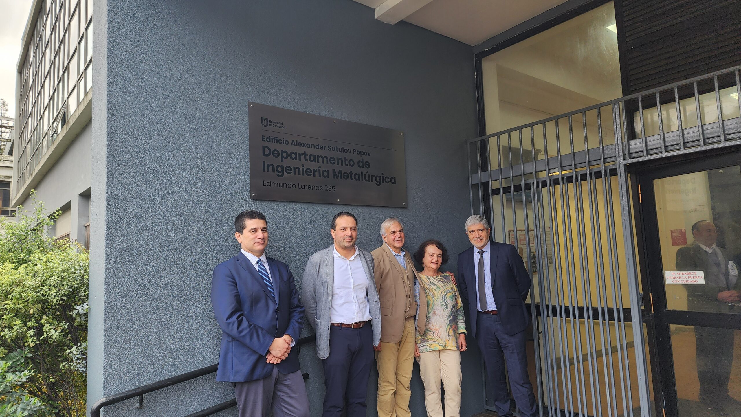 Emotiva ceremonia oficializa el cambio de nombre del edificio del Departamento de Ingeniería Metalúrgica a Alexander Sutulov P. y el auditorio Dr. Fernando Concha A.