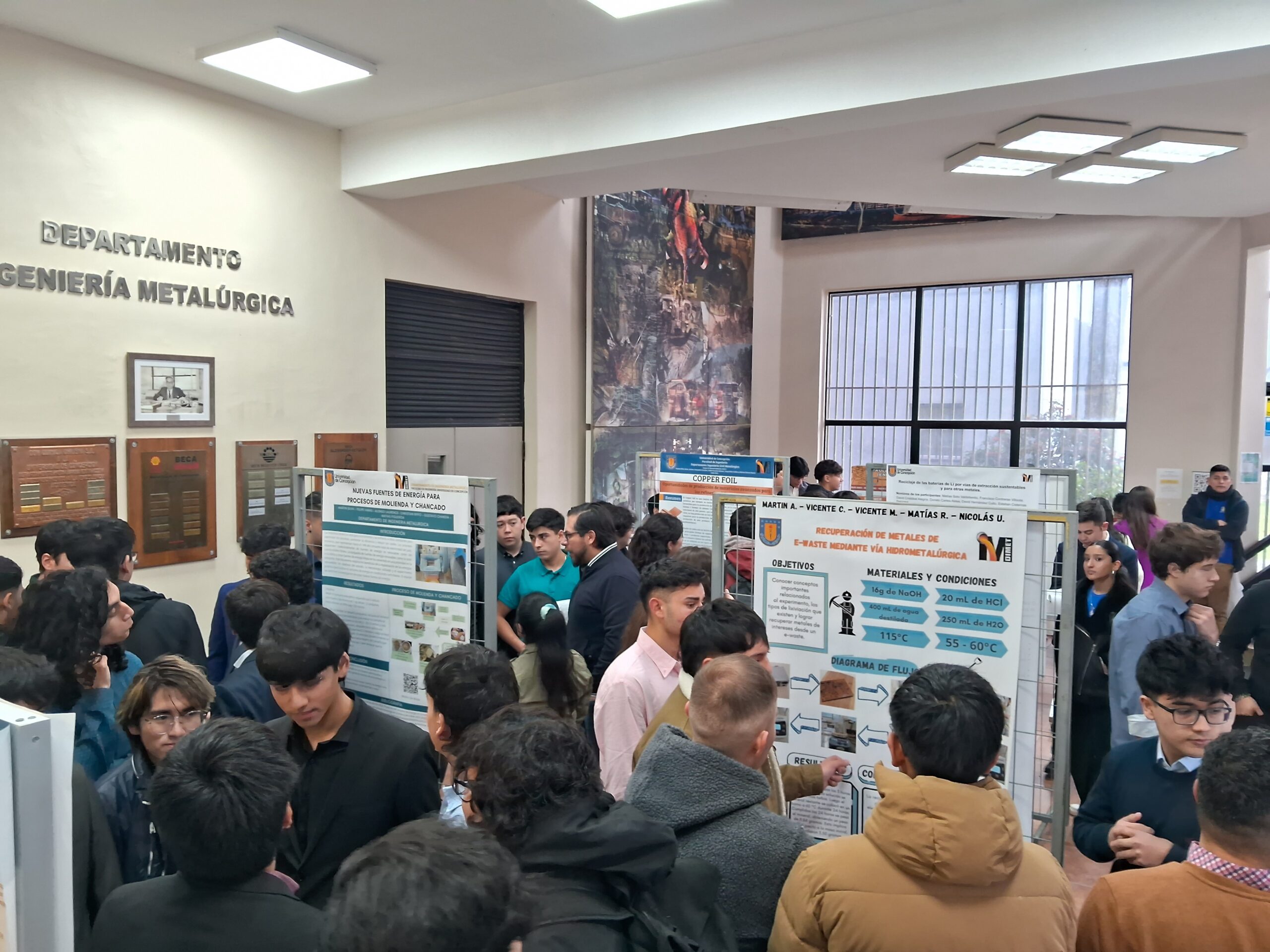 Estudiantes de Ingeniería Metalúrgica concluyen asignatura Introducción a la Ingeniería Metalúrgica con exposición de sus proyectos