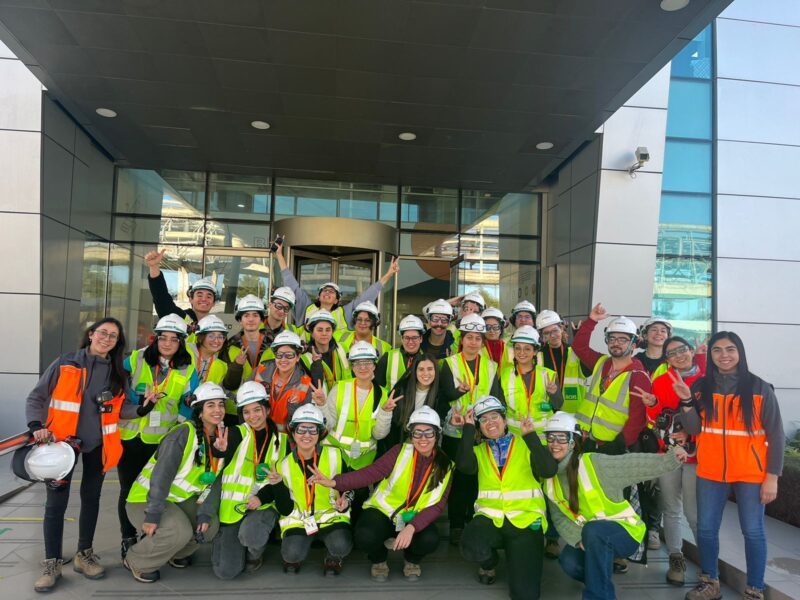 Oportunidades para las futuras ingenieras en la industria de la celulosa fue central en visita a Nueva Aldea