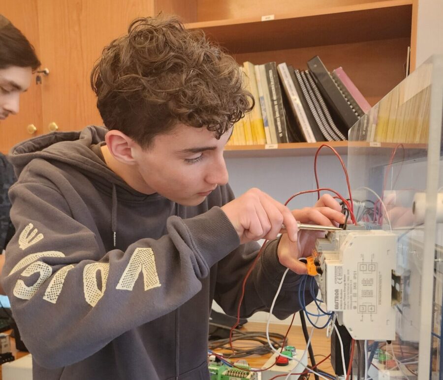 Pasantía en laboratorio de Ingeniería Civil Eléctrica