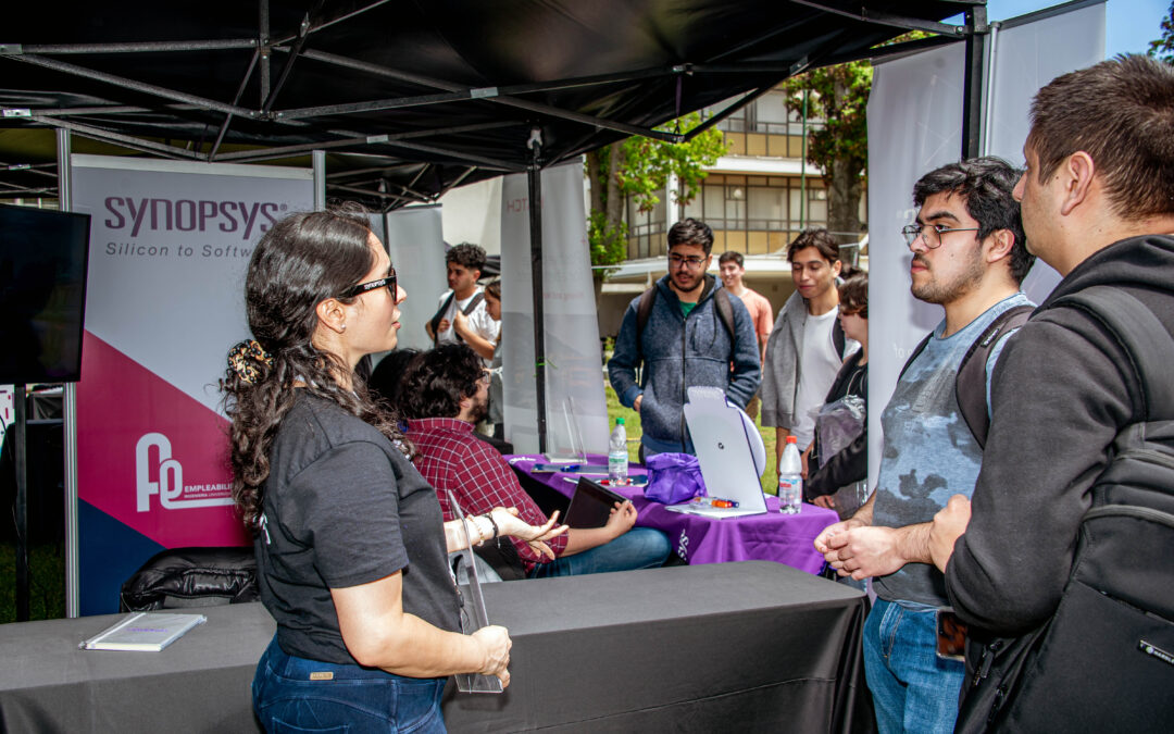 Feria de Empleabilidad vinculó a estudiantes y egresados (as) con el sector productivo regional y nacional