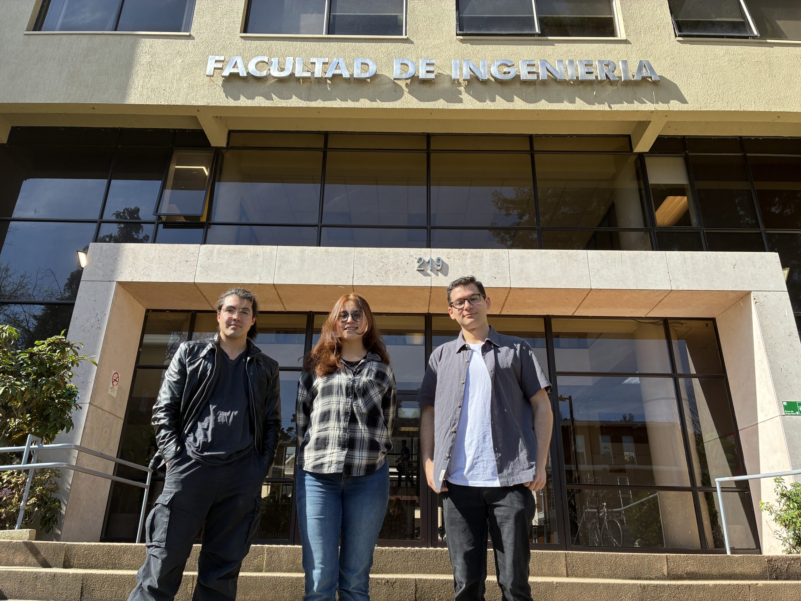 Utilizando IA estudiantes de Ingeniería UdeC crearon modelo que traduce lengua de señas a texto y voz