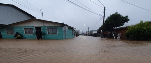 Investigación liderada por el profesor Dr. Oscar Link abordó los riesgos de inundaciones desde la Socio-Hidrología