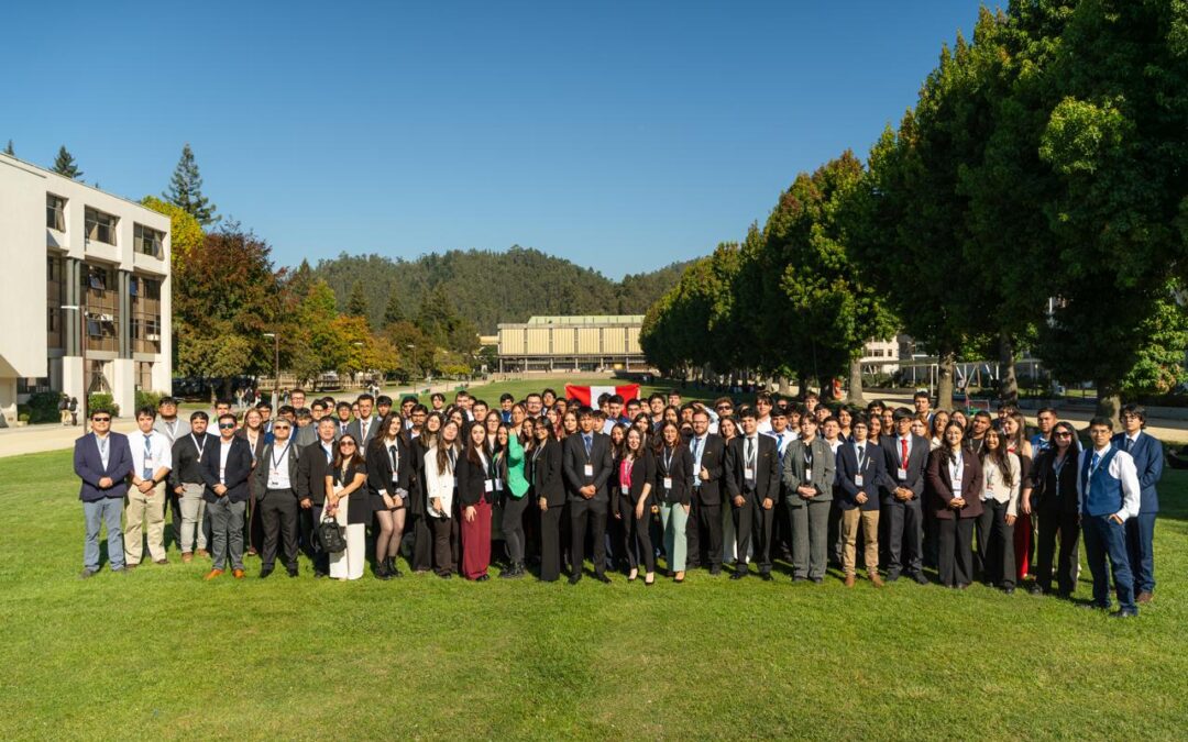 Una instancia de conversación que vincula a estudiantes con la industria en el SEMIN 2026
