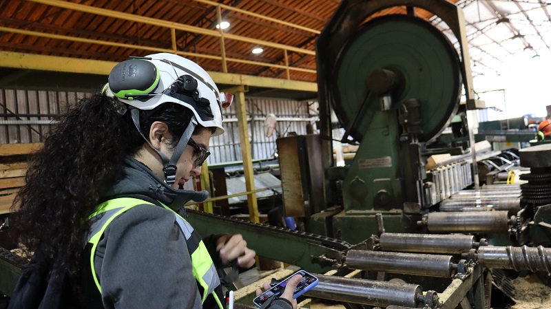 Visita a aserraderos Promaest y Río Victoria marca inicio de implementación de inteligencia artificial desarrollada por el C4i