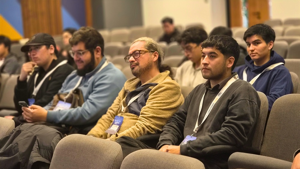 “Conectando Futuro” reunió a empresas y academia para analizar los desafíos de las telecomunicaciones
