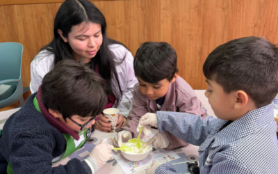 Estudiante del Doctorado en Ciencia e Ingeniería de Materiales lleva la ciencia a los más chicos a través de taller STEM