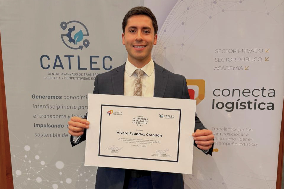 Egresado de Ingeniería Civil Industrial UdeC recibe reconocimiento nacional por su aporte a la logística