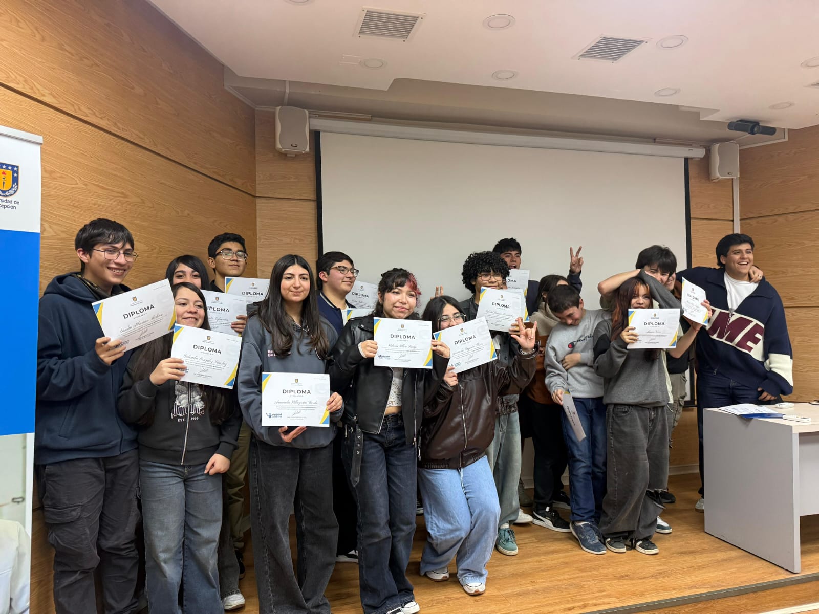 Robots, programación y trabajo en equipo marcaron el Taller de Robótica de Ingeniería UdeC
