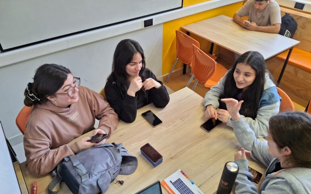 Girlpass realizó su segunda jornada acercando la ingeniería a estudiantes de enseñanza media
