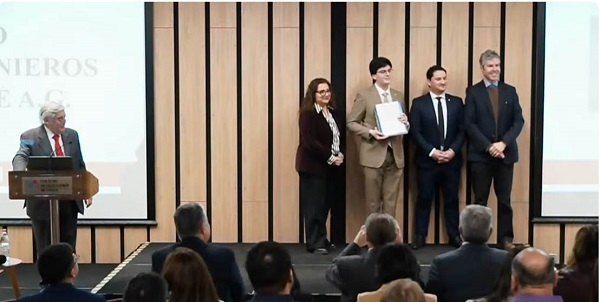 Colegio de Ingenieros de Chile reconoce a estudiante UdeC de Ingeniería Civil Industrial